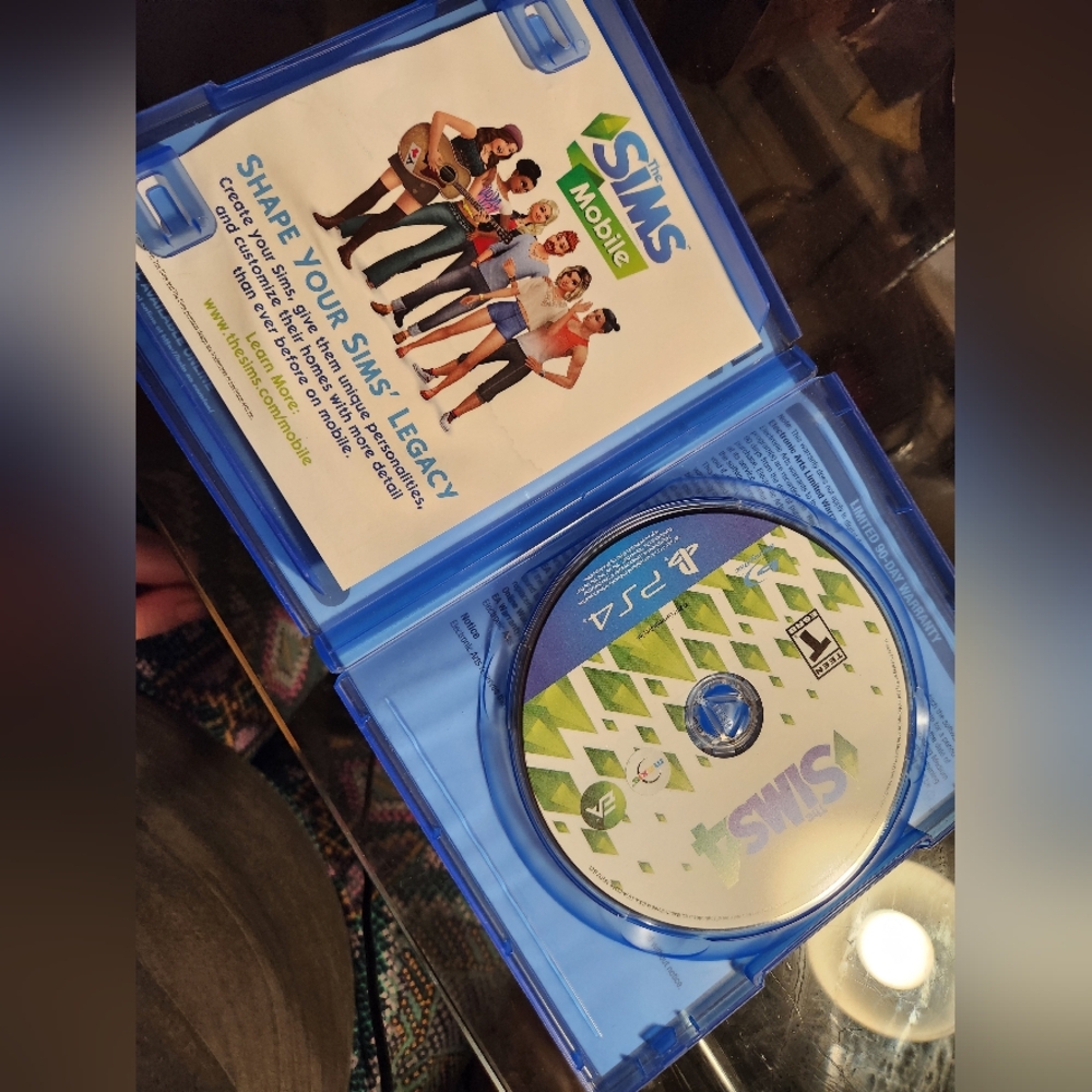 The Sims 4 (PS4) - Blue Case - Picture 4 of 4
